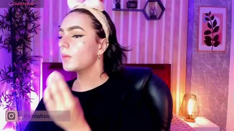 Mia Connor online show from 11/23/25, 07:46