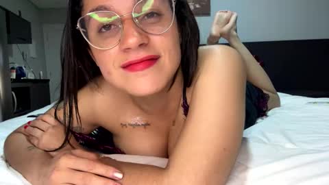 Snapshot of miahale chatting on 12/21/24, 03:25 Ms Mia  Owner Of  Your Mind online show from 12/21/24, 03:25