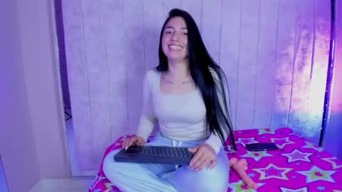 Mia online show from 03/06/26, 03:47