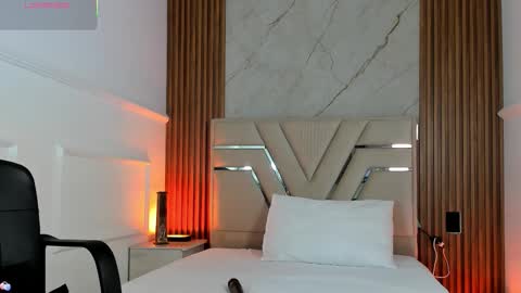 Snapshot of miahsens chatting on 11/22/25, 03:27 Miah Sens online show from 11/22/25, 03:27