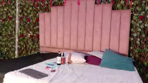 Mia online show from 01/17/26, 03:17