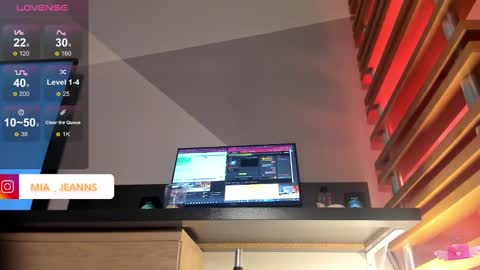 Snapshot of miajeans chatting on 01/24/25, 06:03 Mia online show from 01/24/25, 06:03