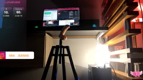 Snapshot of miajeans chatting on 01/29/25, 10:11 Mia online show from 01/29/25, 10:11