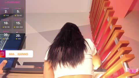 Snapshot of miajeans chatting on 02/20/25, 09:00 Mia online show from 02/20/25, 09:00