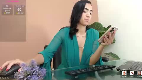 Mia online show from 08/01/26, 05:23