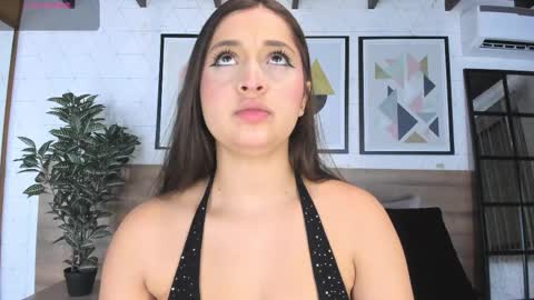 Mia  online show from 10/17/25, 03:53