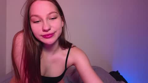 Snapshot of miakeler chatting on 01/17/25, 08:44 milanaaaa online show from 01/17/25, 08:44