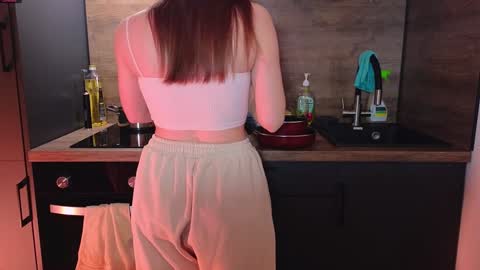 Snapshot of miakeler chatting on 01/31/25, 12:17 milanaaaa online show from 01/31/25, 12:17