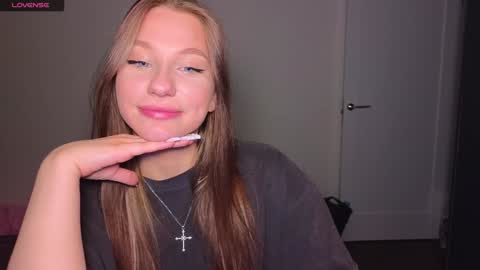 Snapshot of miakeler chatting on 02/05/25, 10:01 milanaaaa online show from 02/05/25, 10:01