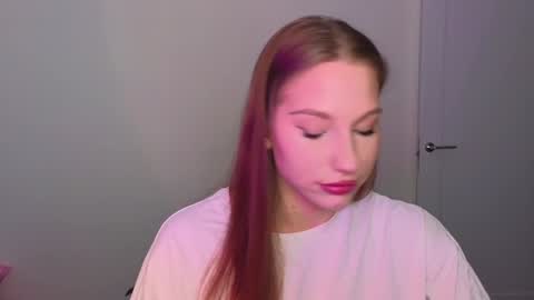 Snapshot of miakeler chatting on 02/07/25, 08:42 milanaaaa online show from 02/07/25, 08:42