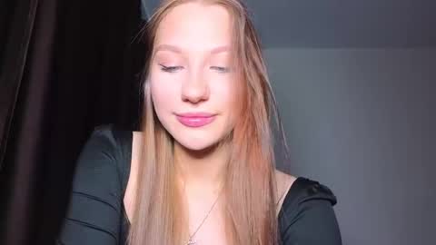 Snapshot of miakeler chatting on 02/12/25, 09:54 milanaaaa online show from 02/12/25, 09:54