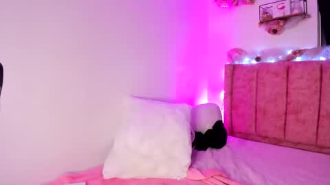 Snapshot of miakha__ chatting on 01/01/25, 10:21 miakha__ online show from 01/01/25, 10:21