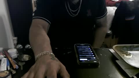 Snapshot of miaking chatting on 11/18/25, 02:39 Mark online show from 11/18/25, 02:39