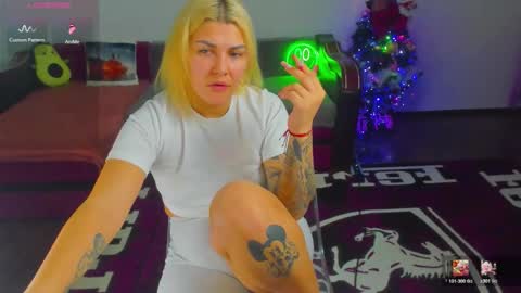 Mia Kittyy online show from 12/21/25, 05:09