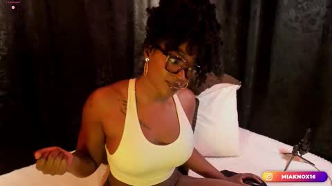 Mia online show from 03/04/26, 12:27