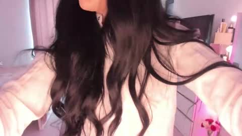 Snapshot of miaknoxxx chatting on 03/10/25, 08:15 Mia online show from 03/10/25, 08:15