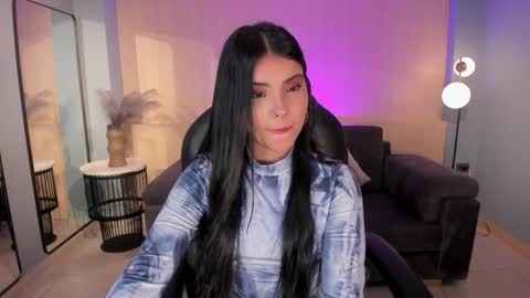 Snapshot of mialaurence_ chatting on 10/25/25, 07:30 Call me Mia online show from 10/25/25, 07:30