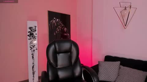 Snapshot of mialaurence_ chatting on 10/30/25, 07:47 Call me Mia online show from 10/30/25, 07:47