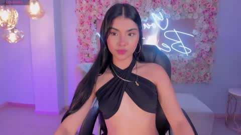 Snapshot of mialaurence_ chatting on 11/30/25, 11:36 Call me Mia online show from 11/30/25, 11:36