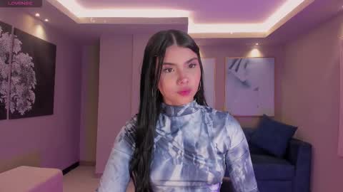 Snapshot of mialaurence_ chatting on 12/21/25, 05:20 Call me Mia online show from 12/21/25, 05:20