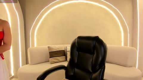 Snapshot of mialaurence_ chatting on 02/02/26, 07:01 Call me Mia online show from 02/02/26, 07:01