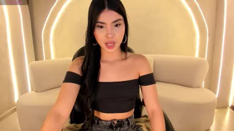 Snapshot of mialaurence_ chatting on 02/05/26, 07:07 Call me Mia online show from 02/05/26, 07:07