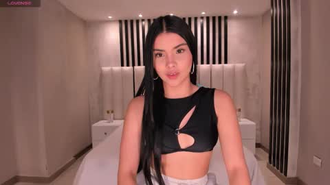 Snapshot of mialaurence_ chatting on 02/08/26, 11:35 Call me Mia online show from 02/08/26, 11:35