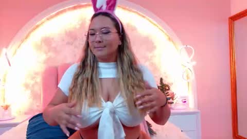 Mia online show from 12/15/25, 04:28