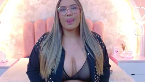 Mia online show from 01/07/26, 04:04