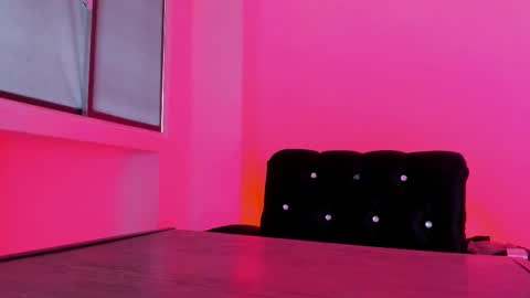 Mia Lenox online show from 02/10/25, 08:21