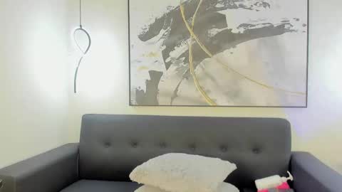 mia logan  online show from 12/18/25, 03:23