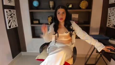 Mia 3 online show from 01/16/26, 11:47