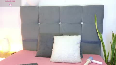 Snapshot of miamackleyn_ chatting on 04/24/26, 01:57 MIA online show from 04/24/26, 01:57