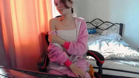 Mia online show from 03/24/26, 10:42