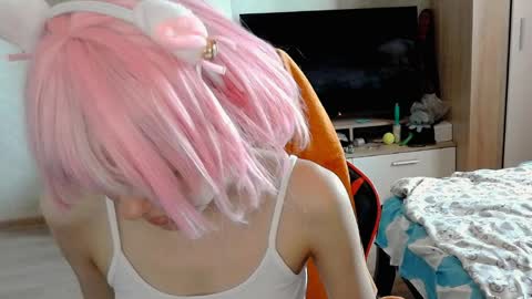 Mia online show from 04/10/26, 07:24