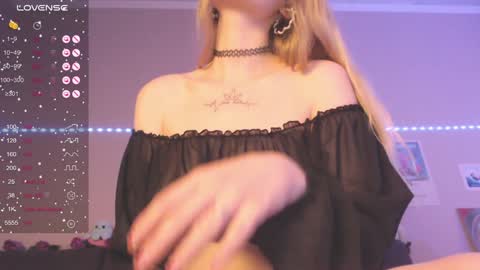 Mia online show from 12/08/24, 01:36