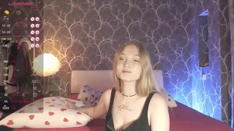 Mia online show from 09/24/25, 04:32