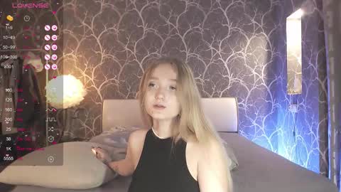 Mia online show from 10/20/25, 05:24