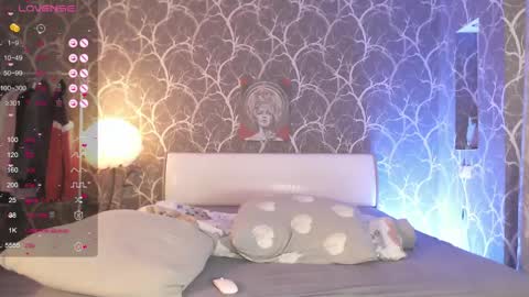 Mia online show from 05/04/26, 03:08