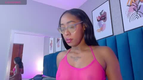 Mia  online show from 06/01/26, 12:07