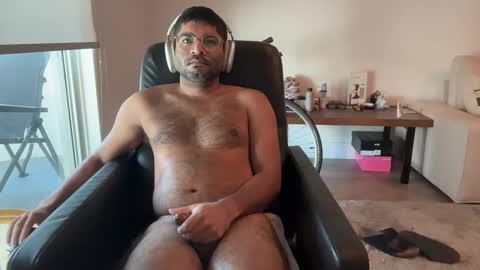 Snapshot of miamifit chatting on 12/14/25, 04:45 miamifit online show from 12/14/25, 04:45