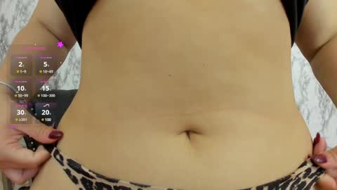 Snapshot of miamontoya chatting on 01/22/25, 09:43 Mia   -5 7001400 Follow  online show from 01/22/25, 09:43