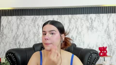 Snapshot of miamontoya chatting on 02/11/25, 12:16 Mia   -5 7001400 Follow  online show from 02/11/25, 12:16