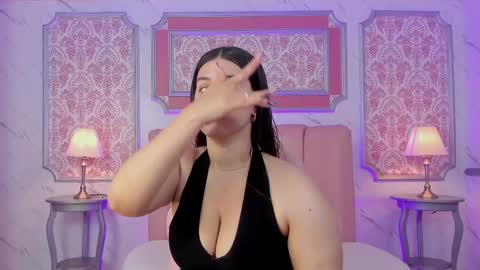 Snapshot of miamontoya chatting on 03/05/25, 12:33 Mia   -5 7001400 Follow  online show from 03/05/25, 12:33