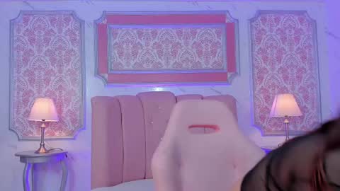 Snapshot of miamontoya chatting on 03/11/25, 12:50 Mia   -5 7001400 Follow  online show from 03/11/25, 12:50