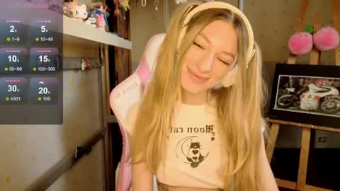 Snapshot of miamooonn chatting on 06/05/26, 06:52 MiaMoon online show from 06/05/26, 06:52