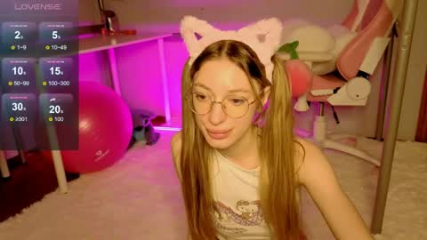 Snapshot of miamooonn chatting on 06/10/26, 05:56 MiaMoon online show from 06/10/26, 05:56