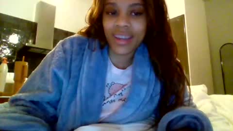 Snapshot of miamuffin8 chatting on 02/02/25, 04:15 MiaMuffn online show from 02/02/25, 04:15