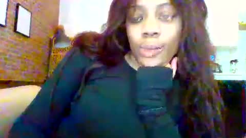 Snapshot of miamuffin8 chatting on 09/18/25, 01:46 MiaMuffn online show from 09/18/25, 01:46