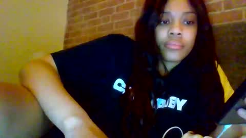 Snapshot of miamuffin8 chatting on 11/12/25, 02:34 MiaMuffn online show from 11/12/25, 02:34